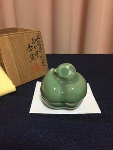 加藤渓山 天龍寺 青磁 百々申 香合 京焼 平安 二代目 桃 猿 美品 共箱 黄布 渓山 干支 申 去る 災よけ 縁起物 干支物 もも どど どうどう