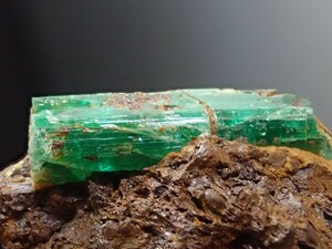 【宝石質】エメラルド　緑柱石　原石　標本