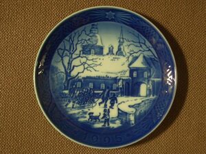 Christmas at the Manor House / Royal Copenhagen Christmas Plate 1995