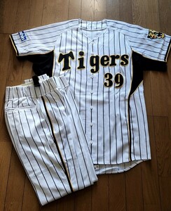 阪神タイガース 39 矢野燿大選手 2007年 実使用 直筆サイン入り ホームユニフォーム上下