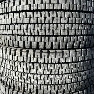 2022年製　275/70R22.5 148/145J ダンロップ　SP001 残り溝約15～17mmぐらい　スタッドレスTB 【2本セット】高床 大型トラックに！