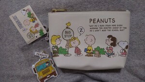 PEANUTS　ピーナッツ×しまむらコラボチャーム付きポーチ　オフホワイト　