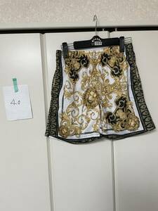 40-2 ドレス ショートパンツ ハーフパンツ M VERSACE ヴェルサーチ ベルサーチ 風 柄シャツ 派手 バロック アニマル 総柄 チェーン柄