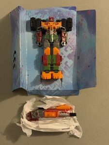 Transformers Legacy Budgeon 100% Complete Mint strapped on card, No box. 海外 即決