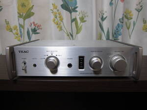 ヘッドホンアンプ　TEAC HA-501 シルバー