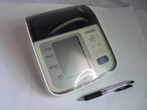 OMRON　オムロン　自動電子血圧計◆上腕式　HEM-8731