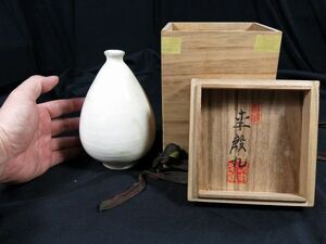 e 白磁徳利　李殷九（李殷和）作　木箱付き　朝鮮半島 陶器　/　酒器　白磁　染付　青花　呉須　色絵　青磁　高麗　提灯壺