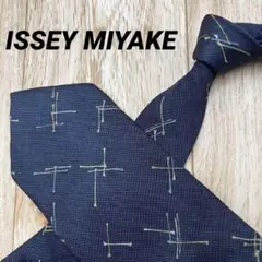 ✨極美品✨ISSEY MIYAKE ネクタイ ロゴ 総柄 ネイビー シルク100