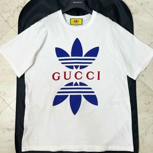 極美品/XL相当★ GUCCI × adidas グッチ × アディダス 希少コラボ ロゴプリント Tシャツ 半袖 カットソー トレフォイル ITALY製 ホワイト