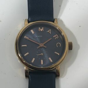 【送料無料】MARC BY MARC JACOBS マークバイマークジェイコブス 腕時計 MBM1331 クオーツ ゴールド ジャンク AAR0419小5760/0606