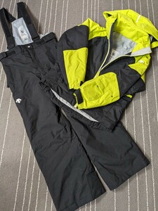 DESCENTE デサントスキーウエア　130　8歳　キッズ　ジュニア　黒　黄色　リフト券入れ付き　サイズ調整可