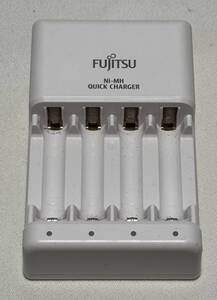 【充電式ニッケル水素電池専用充電器】富士通 FCT344-AJ