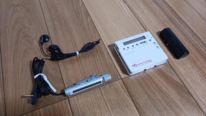 ☆美品☆ 希少 ホワイト ソニー SONY WALKMAN MZ-R900 RECORDING MD WALKMAN ソニー MDウォークマン ポータブルMDレコーダー