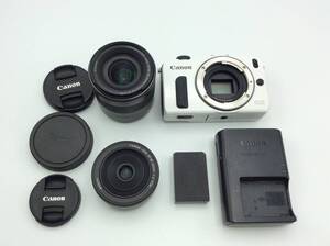 G53■【通電のみ確認】デジタルカメラ CANON キャノン EOS DS126391 レンズセット ホワイトカラー バッテリー付き 現状品 ジャンク品