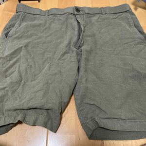 ユニクロ　ハーフパンツ 半ズボン　モスグリーン色　XL