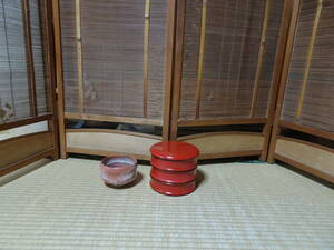 讃岐特産/香川漆器/伝統的工芸品　小振りな後藤塗の丸い三段重箱（木製）箱なし　保管品