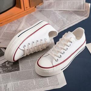【新品未使用】23㎝ スニーカー キャンバス　紐靴 ホワイト　 シンプル　白