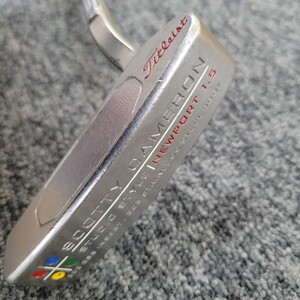 163654。 SCOTTY CAMERON スコッティキャメロン スタジオスタイル NEWPORT1.5 パター 35インチ カバー付き