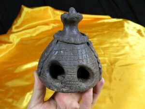 B　コオロギ格闘館　タイ　13～14世紀　サワンカローク　焼き物