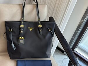 PRADA　プラダ トートバッグ　ハンドバッグ　肩掛け可能　腕かけ可能　ナイロン　レディースバッグ　1000円～