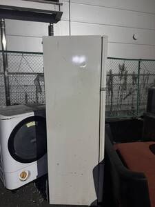 old 3 refrigerators and many other scrap products for sale