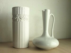 白い花器とウォーターピッチャーセット　花器　花瓶　花生　陶磁器　置物　フラワーベース　インテリア　アンティーク
