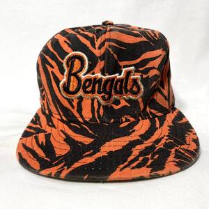 ■ 90s 90年代 ビンテージ USA製 ZUBAZ ズーバーズ NFL Bengals ベンガルズ 刺繍ロゴ ゼブラ柄 スナップバック キャップ アメフト 観戦 ■