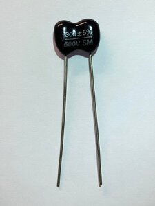 コンデンサ Capacitor - 500V, Silver Mica, ± 5%, 300 pF [送料170円から 同梱可]