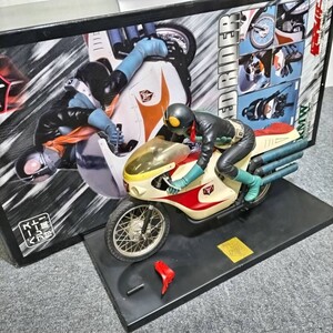 H610-CH4-2051 レインボー造型企画 RMW 1/5スケール 仮面ライダー旧1号&旧サイクロン号 リアルスタチューフィギュア 昭和ライダー