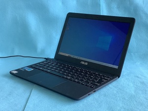 ノートパソコン　ASUS L200H