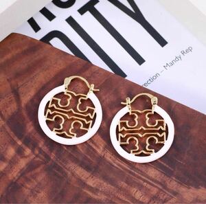 新品未使用　TB058-02 Tory Burch トリーバーチ　ピアス　イヤリング　ホワイト　プレゼント