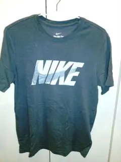 NIKE ブラック Tシャツ