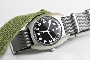 70年代のイギリス空軍ミリタリーウォッチ復刻！M.R.M.W. Royal army watch W-10 ヴィンテージ クォーツ腕時計 ブロードアロー オマージュ