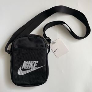 新品　NIKE ナイキ　ミニ　ショルダーバッグ　黒　ブラック　アウトドア　コンパクト　軽量　ノームコア　テック