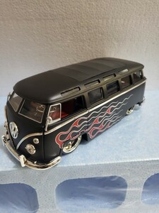 絶版 1/24 1962年 ワーゲンバス VOLKSWAGEN BUS Jadatoys 91695 マッドブラック ピンスト ムーンアイズ moon 