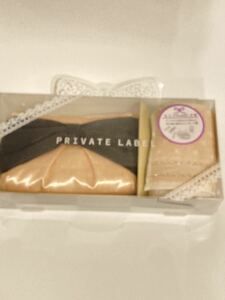 新品★Private Label　プライベートレーベル　 リボン　ポーチ　タオルハンカチ　ベージュ　ハンカチ ＆ポーチセット　箱なし　送料無料