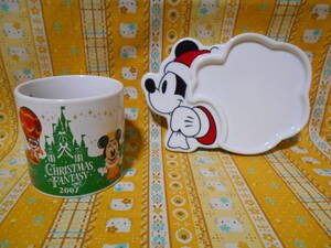 ♪ディズニー美品東京ディズニーランドクリスマスファンタジー2007陶器製カップ＆ミッキー型プレートミニー＆スティッチ＆チップ＆デール