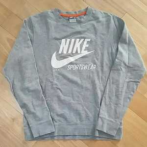 NIKE　トレーナー　M