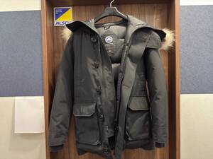 ※26136 カナダグース ダウンジャケット ブラック 本物毛皮 メンズXS 防寒着 ファッション CANADAGOOSE 個人保管