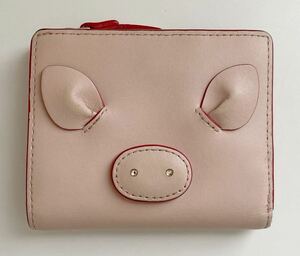 B4D011◆ ケイトスペード Kate spade NEW YORK 本革レザー 薄ピンク色 ブタ ロゴ ボタン開閉 ファスナー開閉小銭入れあり 二つ折り財布