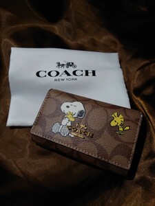 【1スタ】C-622 新品未使用【COACH X PEANUTS】ファイブ リング キー ケース・シグネチャー・スヌーピー ウッドストック 並行輸入品