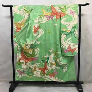 着物　総柄　袷　振袖　正絹　春夏秋冬　刺繍　緑色　蝶　着丈153cm 裄丈61.5cm 0509-28y