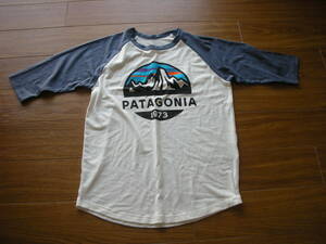i337 【新品】patagonia パタゴニア Tシャツ 5袖Tシャツ プリントTシャツ ラグラン袖 ラグランTシャツ キッズ 子供用 KIDS S 120～130cm