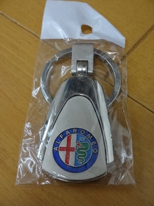 ★未使用★エンブレムキーホルダー アルファロメオ Alfa Romeo 自動車 外車 リング カギ 鍵 Key Chain emblem key ring Car