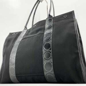 【美品/大容量】 Salvatore Ferragamo フェラガモ トートバッグ ハンド ビジネス 肩掛け ガンチーニ 型押し A4 メンズ レザー ブラック 黒