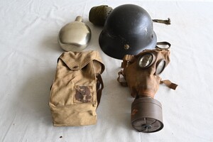 【骨董品】日本軍 旧日本軍 当時物 ヘルメット 水筒 ガスマスク 一式 まとめ売り FMC 市民用 藤倉工業