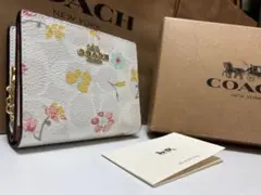 24 新品未使用 coach コーチ 二つ折り ミニ財布 花柄 シグネチャー