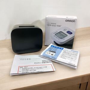 ○J 0110B OMRON オムロン 手首式血圧計 HEM-6162 血圧計 ヘルスケア 乾電池式 動作確認済み 中古品