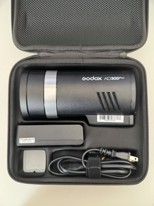 激安100円!! GODOX (ゴドックス)『AD300Pro』 フラッシュ ストロボ 付属品 元箱付き 新品同様!!