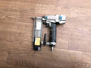 動作確認済 makita マキタ エアータッカ AF502N 常圧 仕上釘打ち機 15～50mm フィニッシュネイラ 釘打機